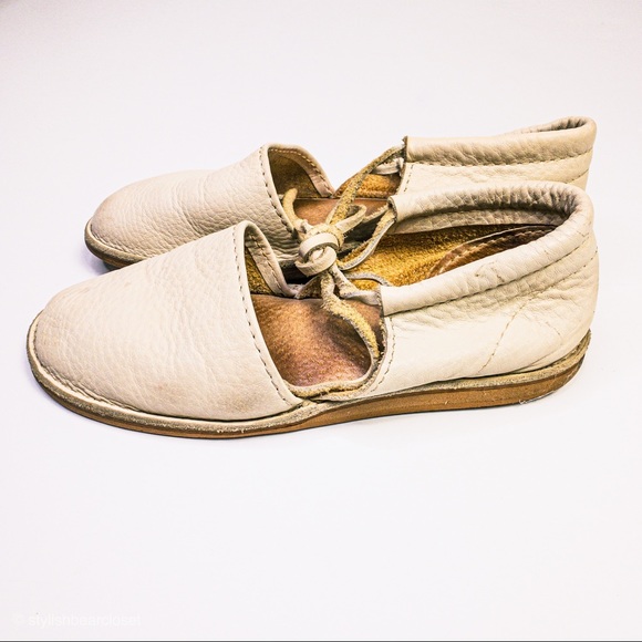 wild oats Shoes - Wild Oats Cream Leather Flats With Ties